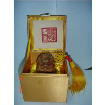 保养鸡血石印章石料的技巧